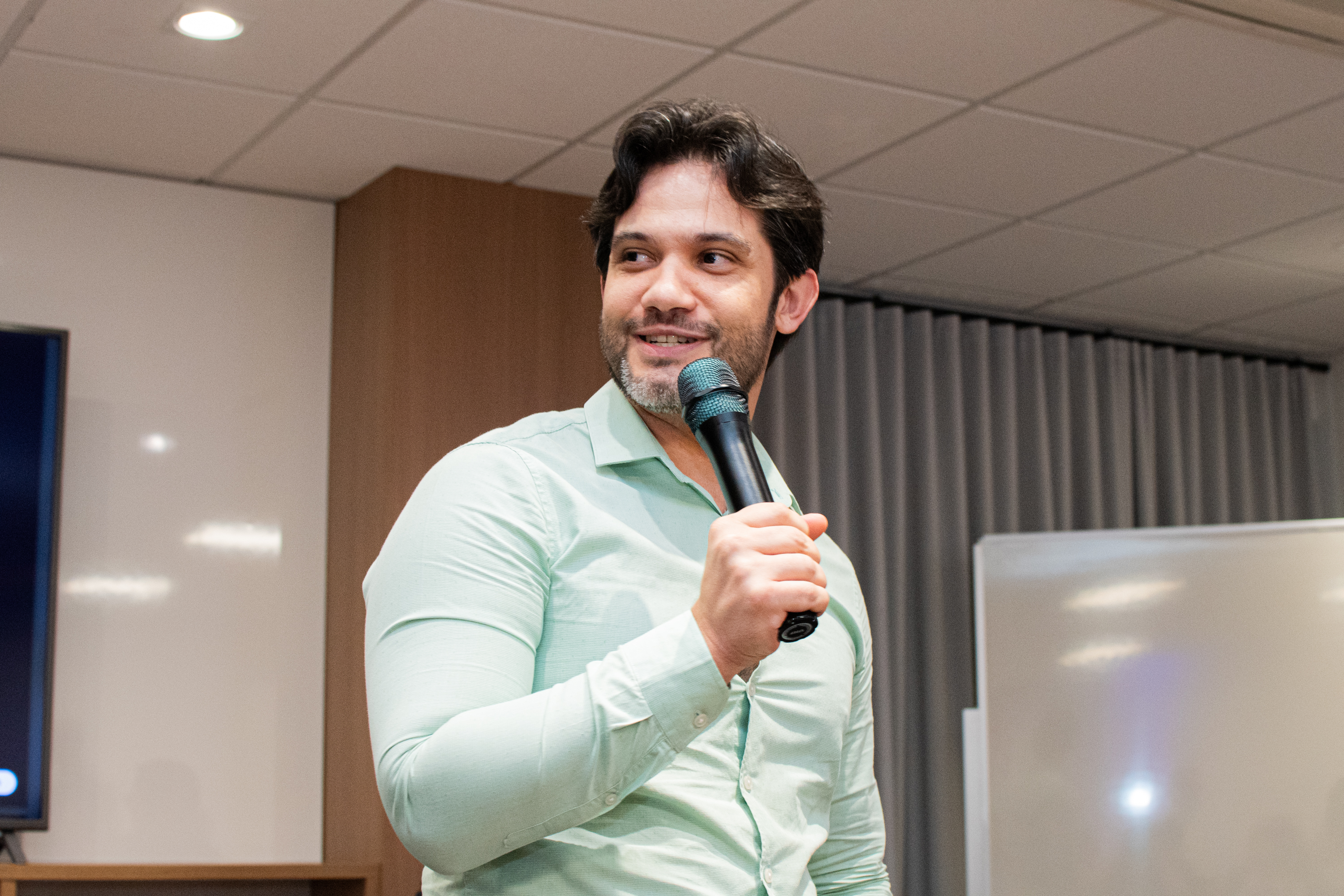 Dr. Rafael Pacheco palestrando